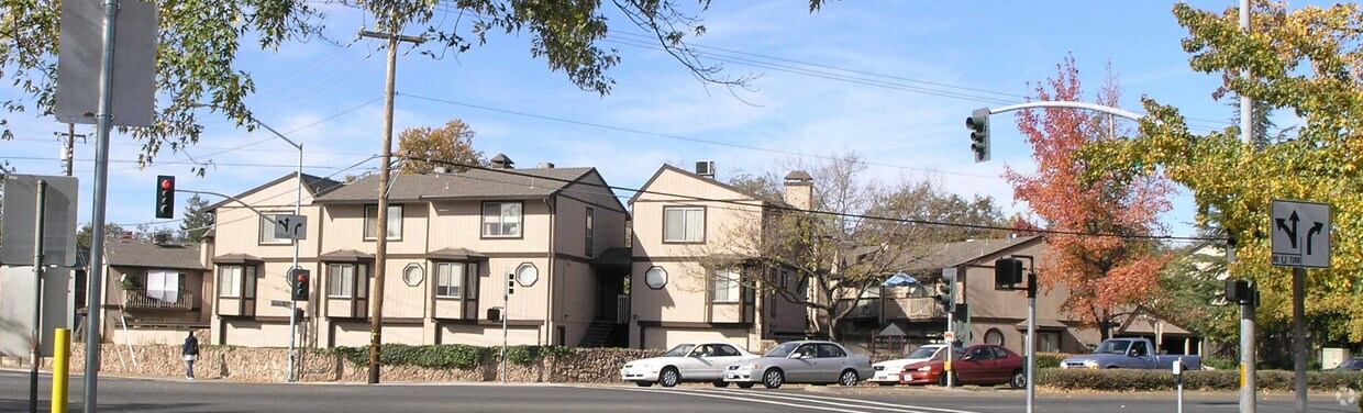 Building Photo - 4701 College Oak Dr
