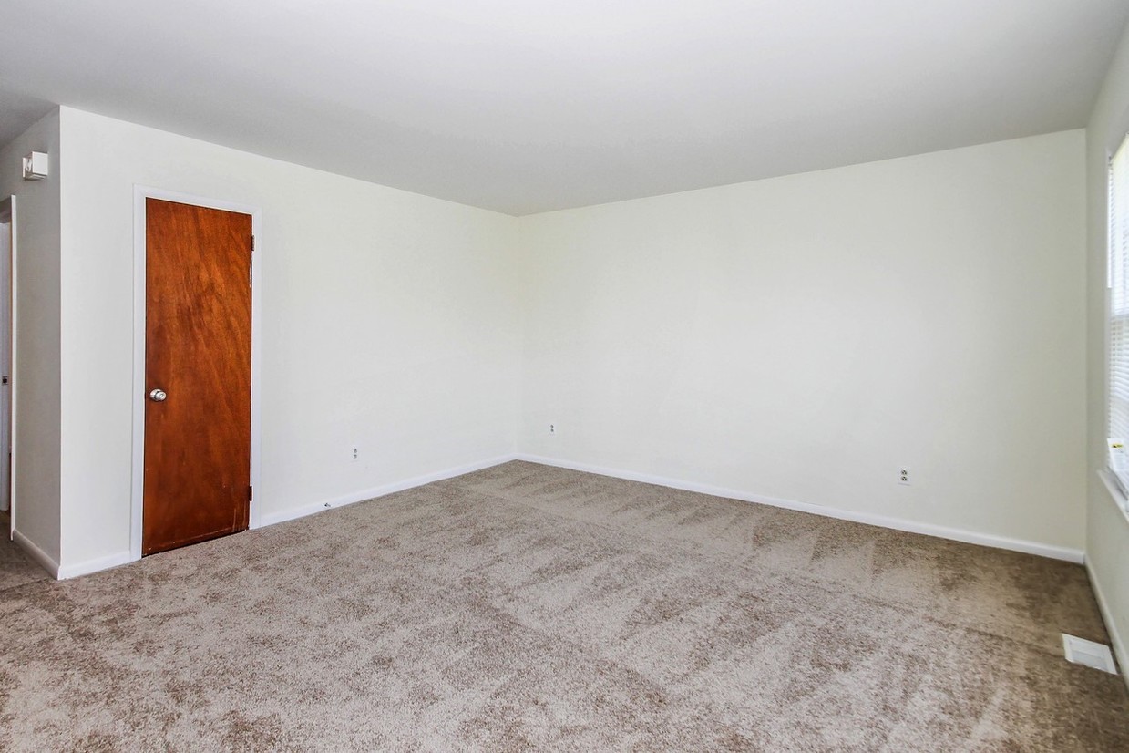 Primary Photo - 1 Bowen Dr