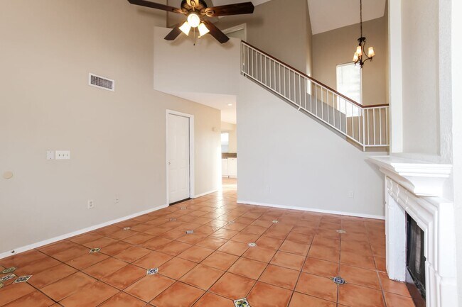 Building Photo - 429 W Renee Dr