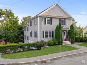 Building Photo - 162 Massasoit St