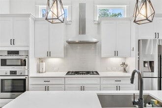 Building Photo - 620 E 26th St