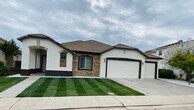 Foto principal - Stunning Manteca Home with 4 Bedrooms, 3 B...