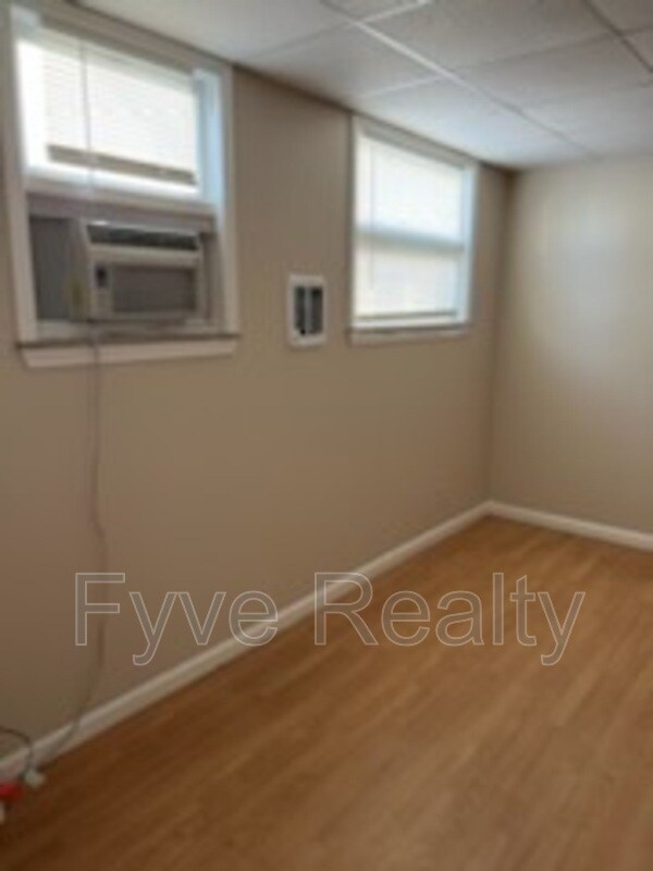 Building Photo - 5809 Lincoln Ave