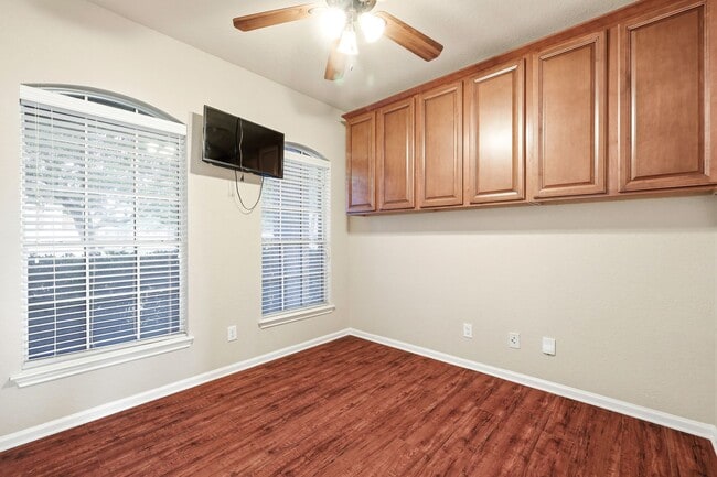 Foto del edificio - ***APPLICATION CURRENTLY UNDER REVIEW***Spacious Cul-de-sac home located close to Seaworld, Lackl...