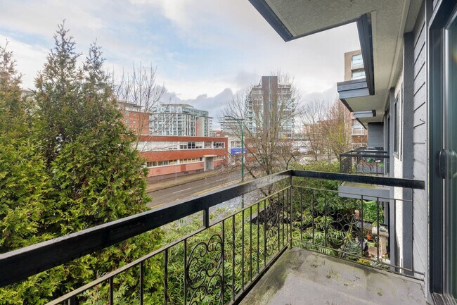 Photo du bâtiment - 254 E 12th Ave