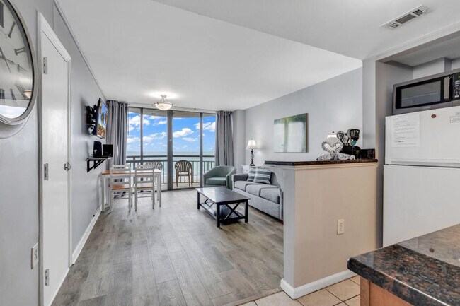 Foto del edificio - 2310 N Ocean Blvd