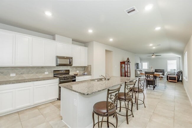 Building Photo - 21423 Holly Heights Rd