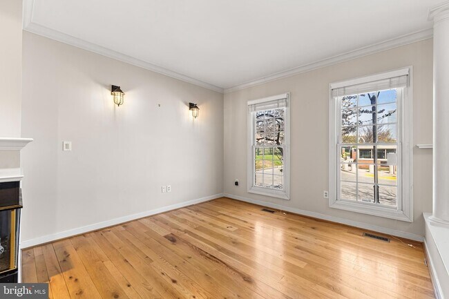 Foto del edificio - 211 W Hill St