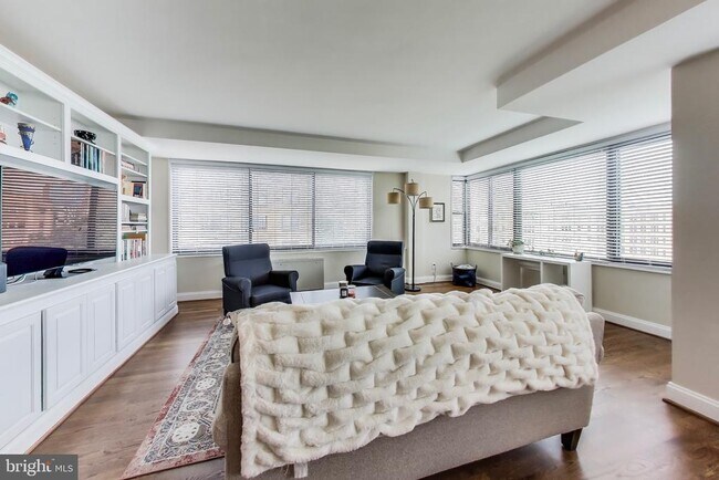 Foto del edificio - 4740 Connecticut Ave NW