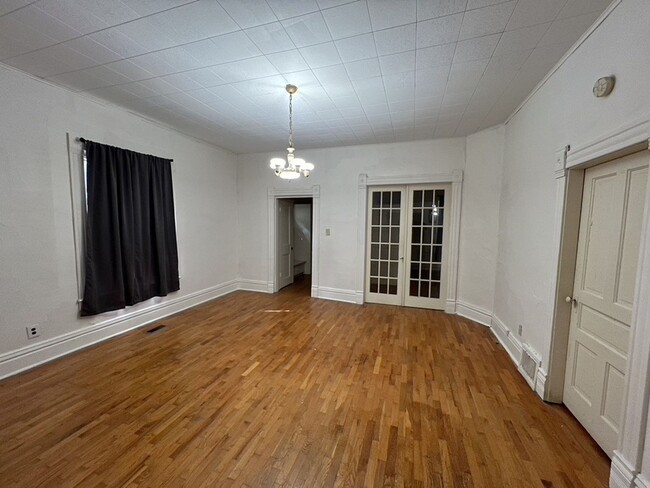 Building Photo - Beautiful and unique home with covered fro...
