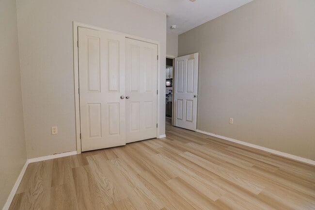 Building Photo - Beautiful 4 bedroom, 2 bath home