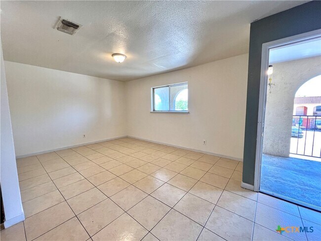 Foto del edificio - 1046 Linde Ave
