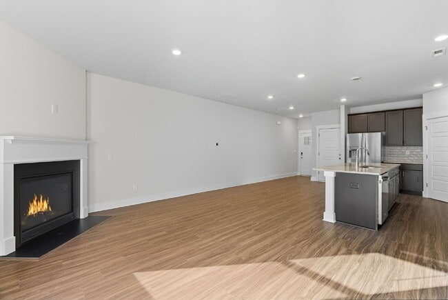 Building Photo - Modern 3 Bedroom, 2.5 Bath Townhome in Chapel Green