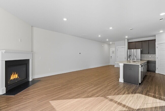 Foto del edificio - Modern 3 Bedroom, 2.5 Bath Townhome in Chapel Green