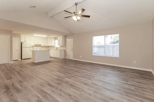 Foto del edificio - 16360 Hidden River Ct