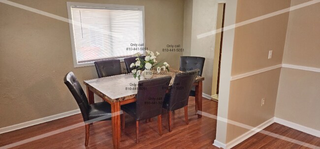 Foto del edificio - 21218 Clinton Twp