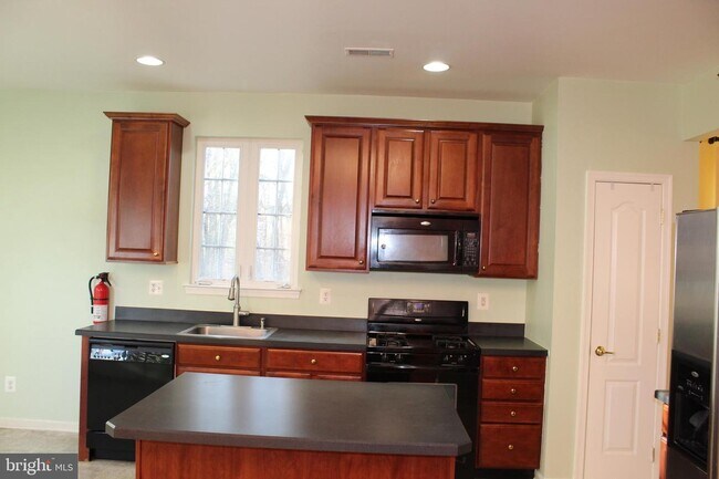Building Photo - 224 Starboard Way