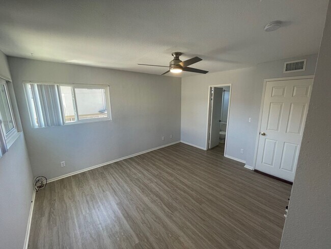 Building Photo - Lynn Lane