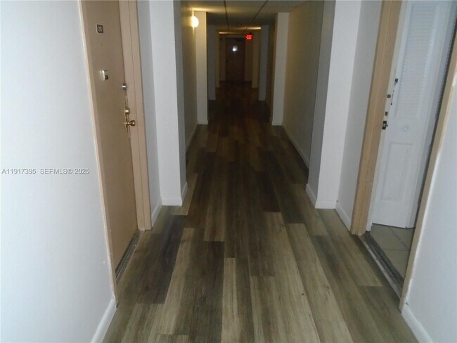 Foto del edificio - 4176 Inverrary Dr