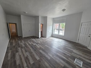 Building Photo - 450 S Heald St