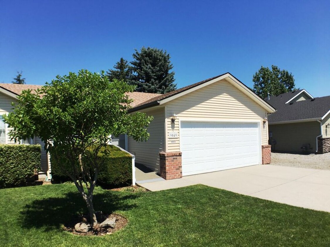 Primary Photo - Broadmoore Estates!