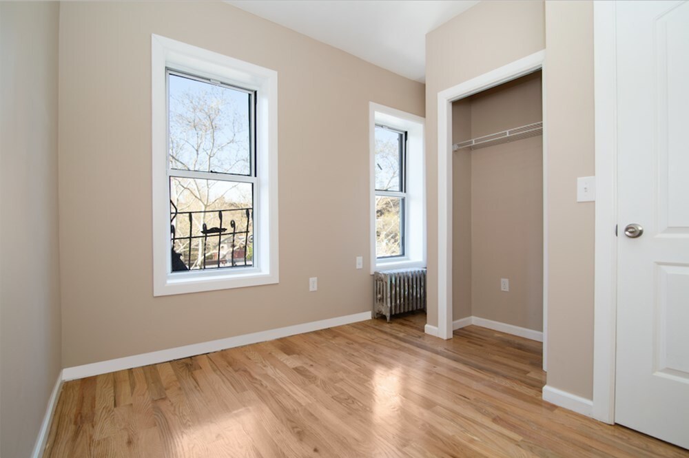 Primary Photo - 264 E 2nd St