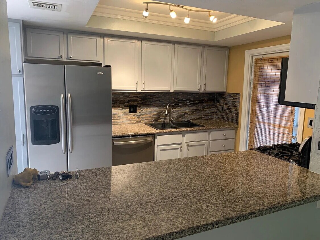 Foto principal - 400 N Sunrise Way