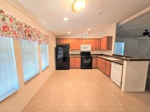 Building Photo - 180 N Dorothy Ave