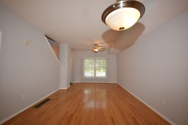 Building Photo - 2530 Hackberry St