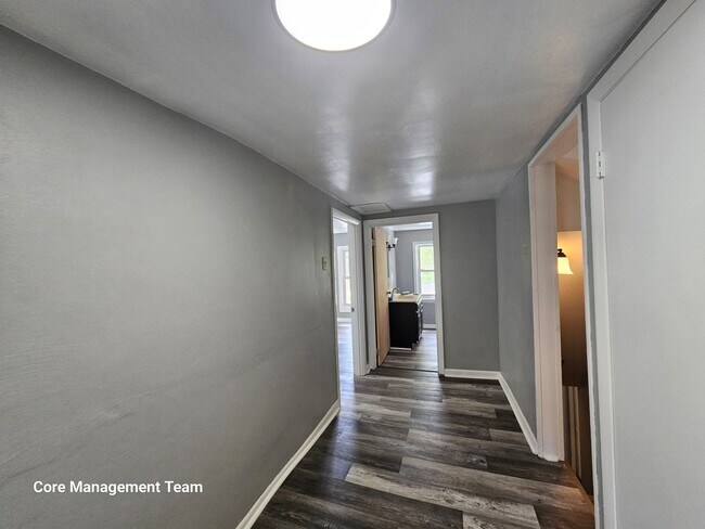 Building Photo - Newly Renovated 4 bedroom 3 bath house for...