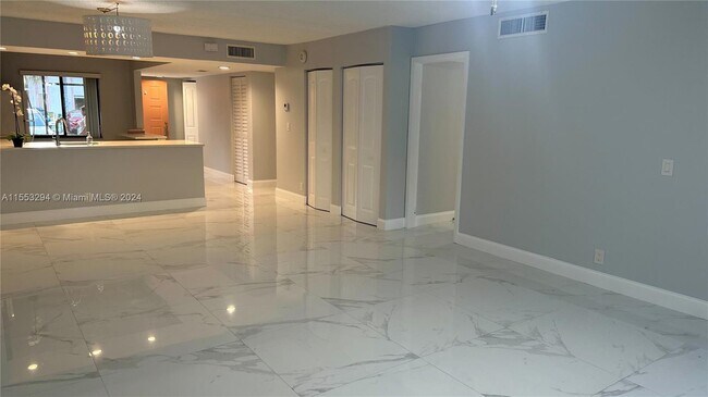 Foto del edificio - 415 Lakeview Dr