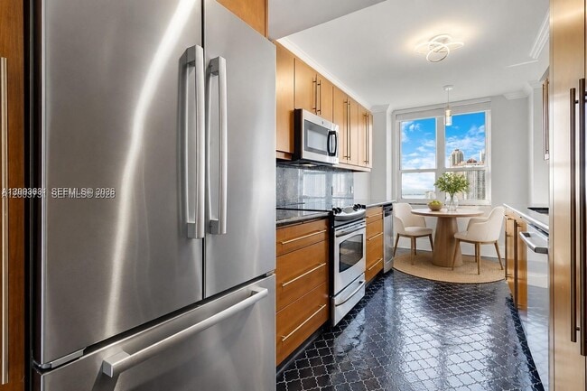 Building Photo - 701 Brickell Key Blvd