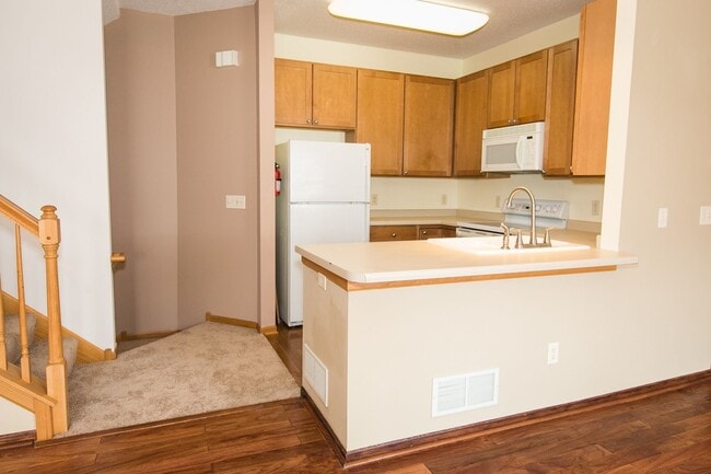 Foto del edificio - Beautiful 2 Bed/1.5 Bath townhome, with extra large open concept living space - Available Mar 1