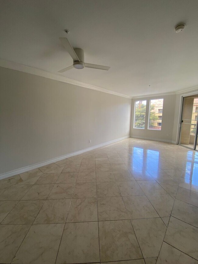 Foto del edificio - Remodeled 2 Bedroom Condo Just Off the Strip!