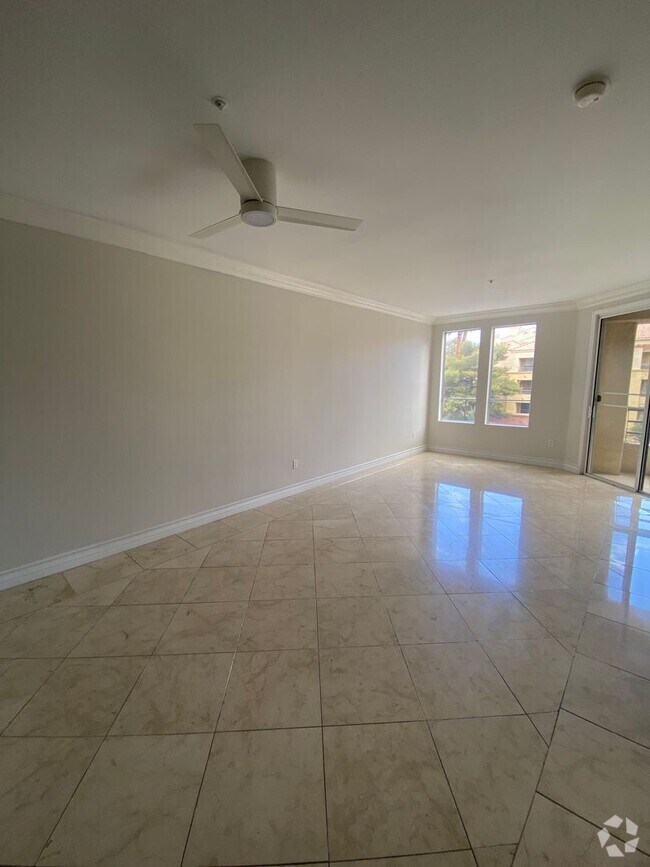 Building Photo - 220 E Flamingo Rd