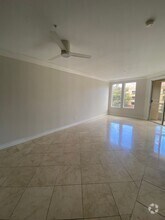 Building Photo - 220 E Flamingo Rd