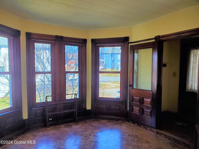 Building Photo - 80 Moyer St