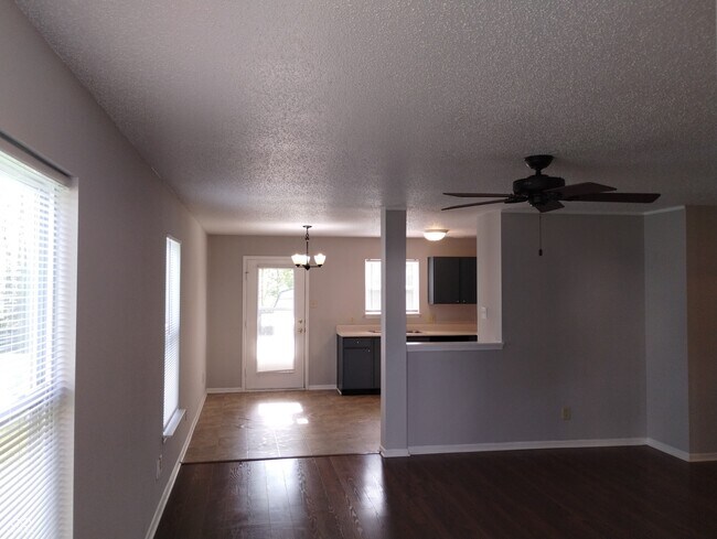 Building Photo - 6234 Alonzo Dr