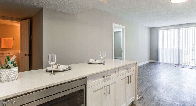 Building Photo - 2 br, 2 bath  - 14200 Biscayne Blvd