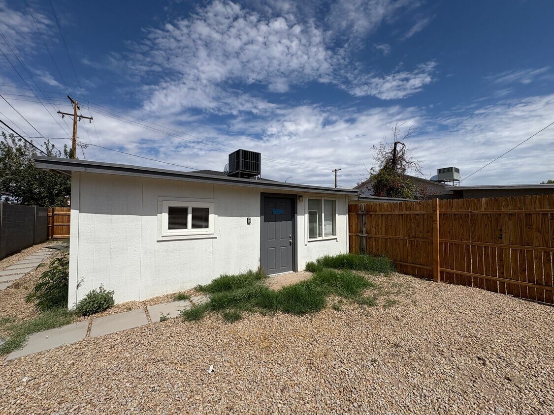 Foto principal - Nice studio with new cabinets and granite ...