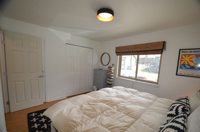 Foto del edificio - Move in special! Long Term! Furnished! Bus Route! Heat included! Pets negotiable!