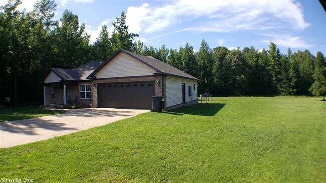 Building Photo - 204 Tyler Ln