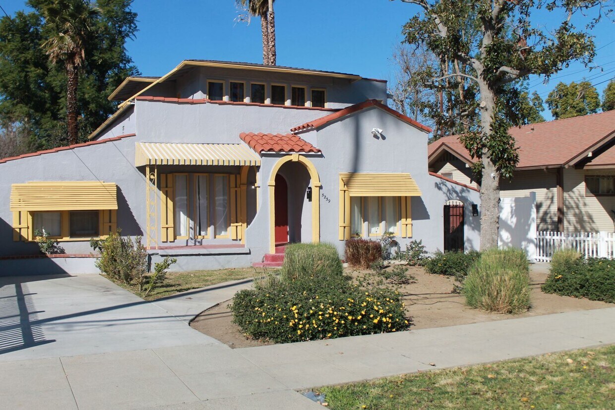 Primary Photo - Charming Riverside Home on Wood Streets