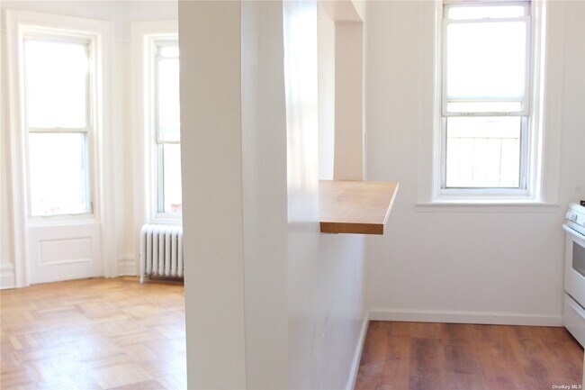 Foto del edificio - 927 Lincoln Pl