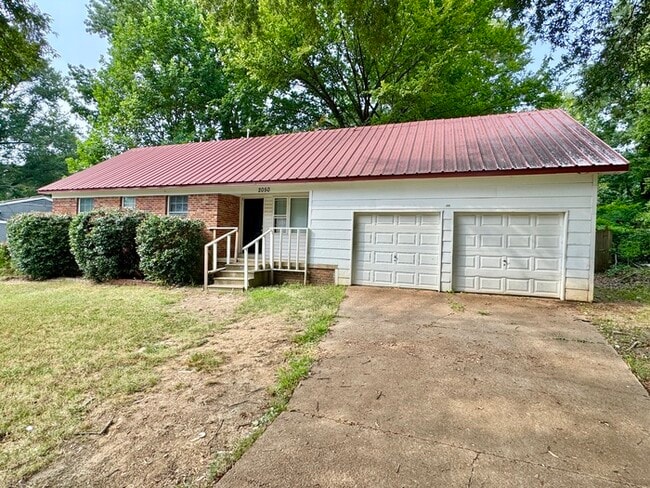 Building Photo - 2050 Sharon Ln
