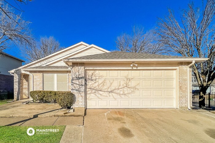 Primary Photo - 101 Crystalwood Dr