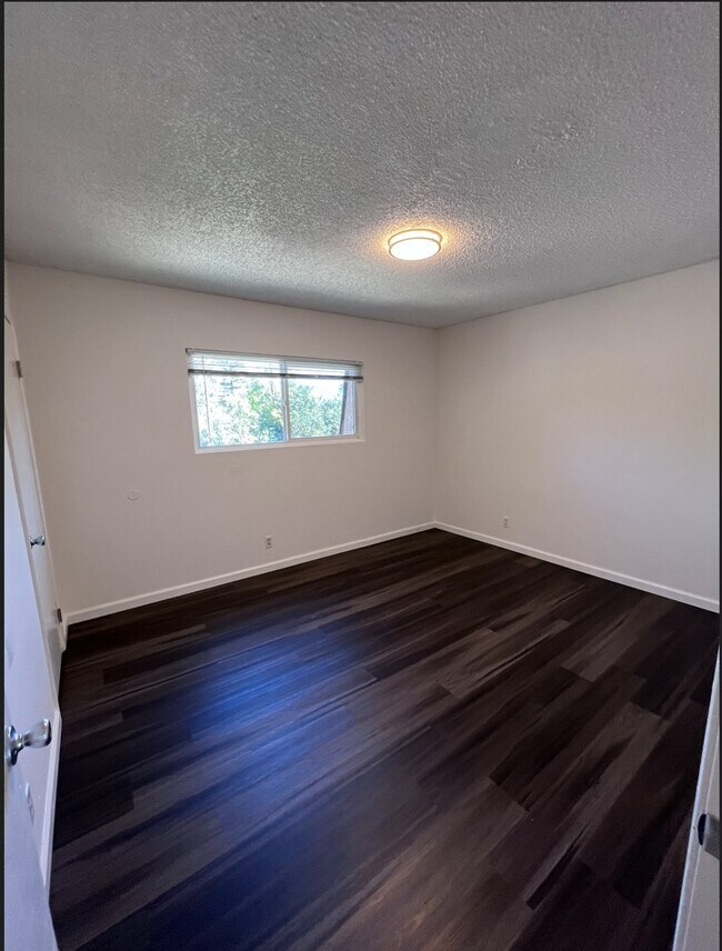 Building Photo - 1155 Delphinium St