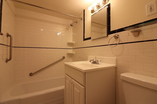 Building Photo - 101 Monmouth St