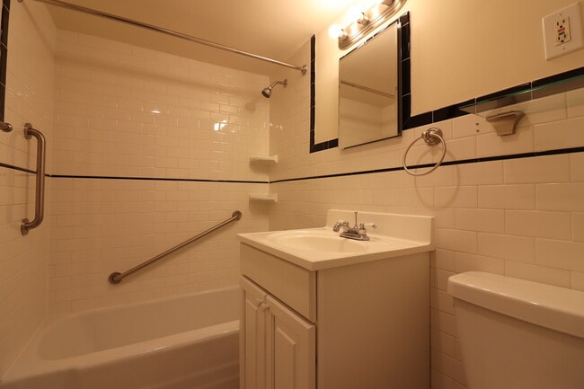 Building Photo - 101 Monmouth St