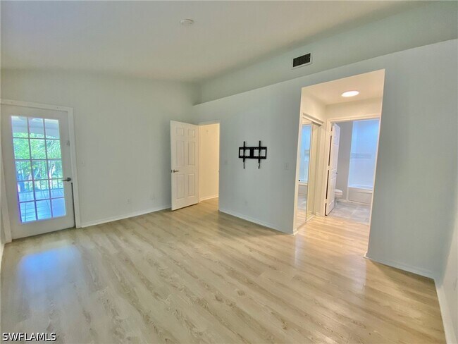 Foto del edificio - 1096 Woodshire Ln